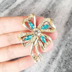 VTG Blue and White Rhinestone Flower Brooch